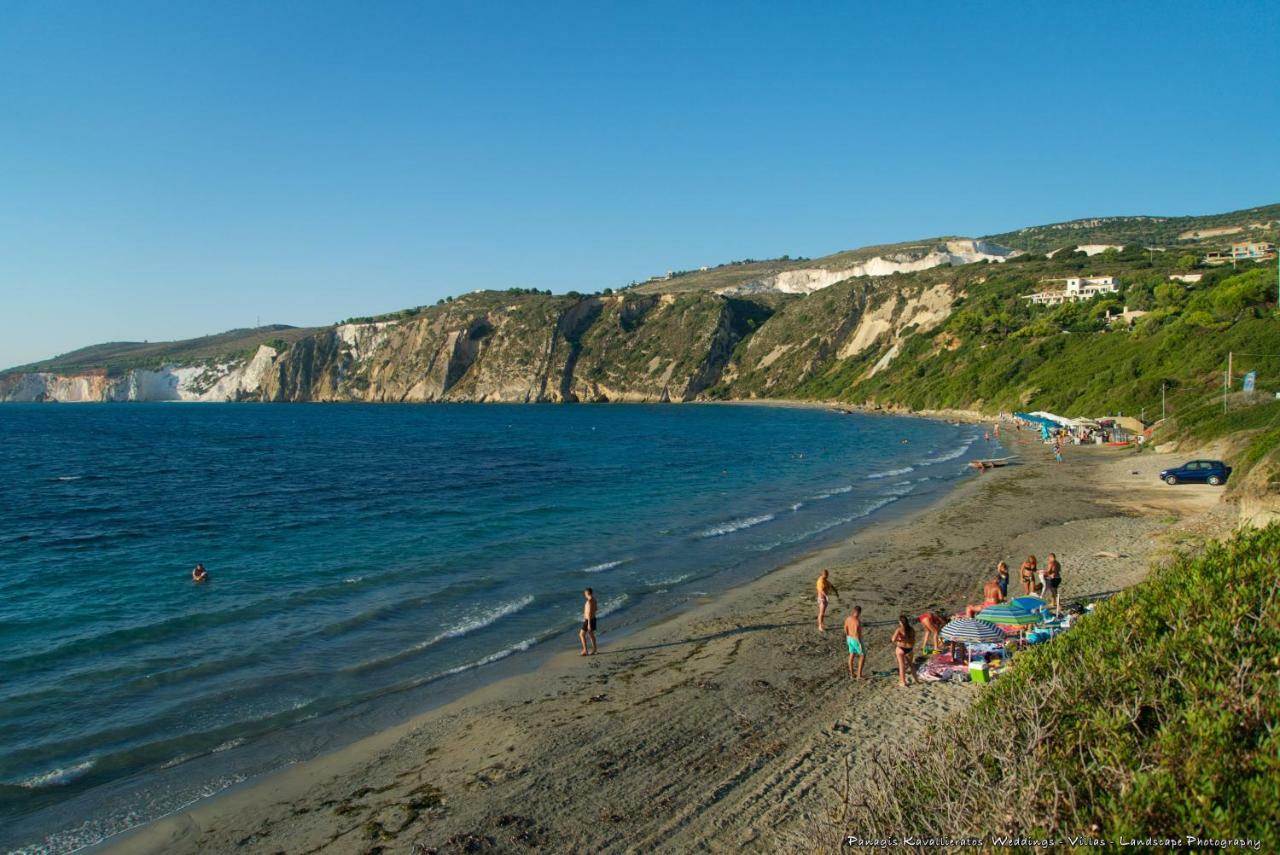 Artemis Superb 2 Bedroom Apartment 700 M Away From The Beach Minia Exterior foto